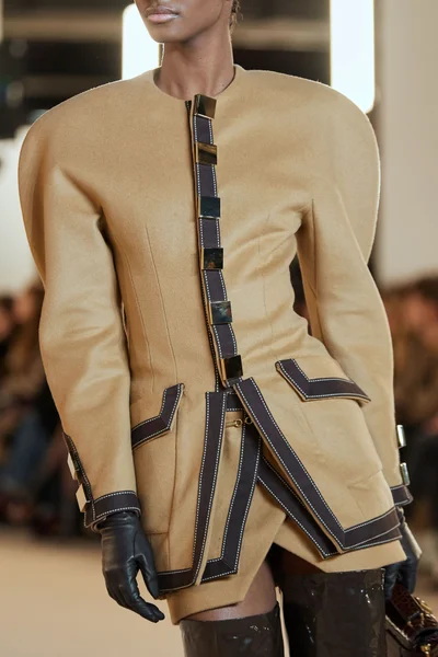 Look 27